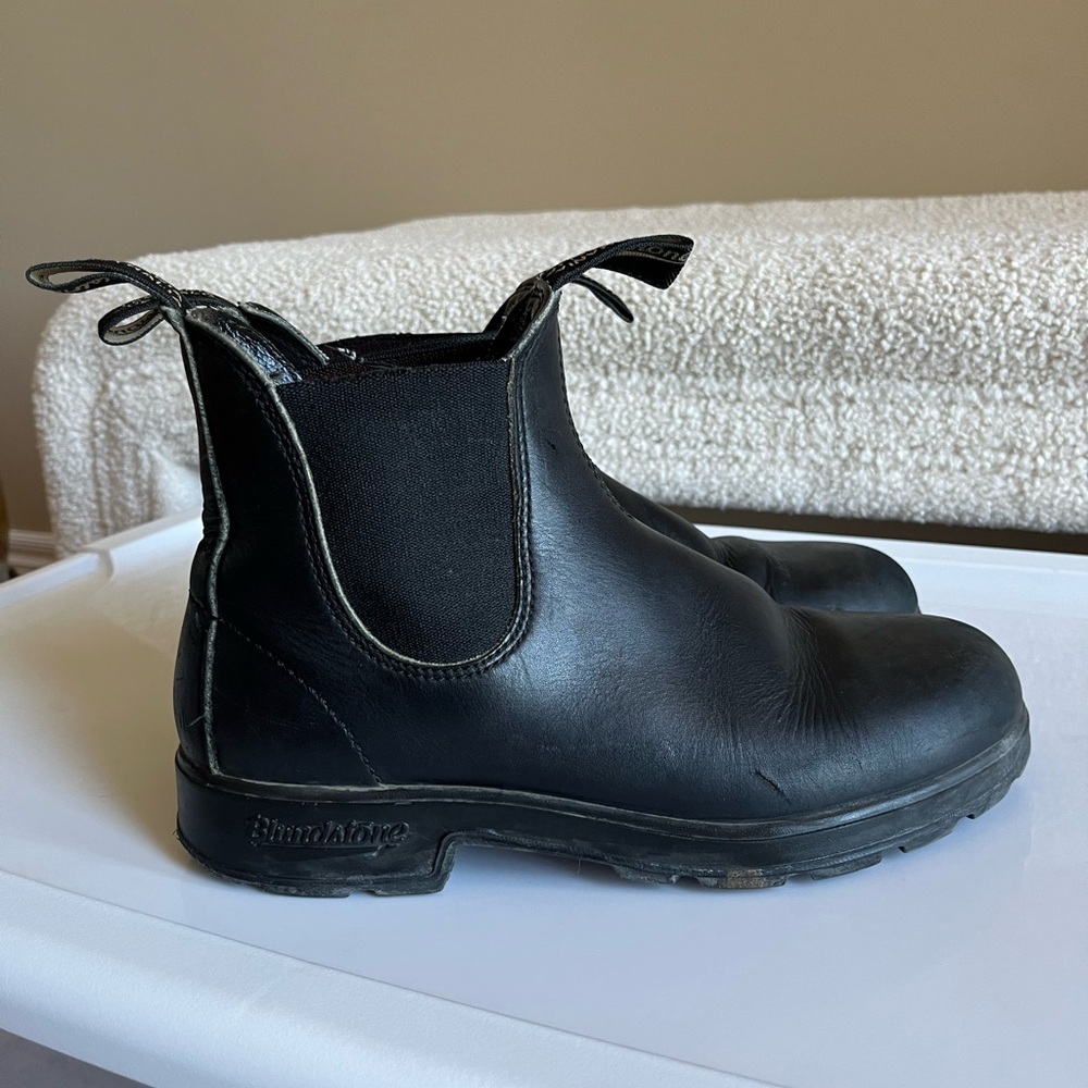 Black blundstones